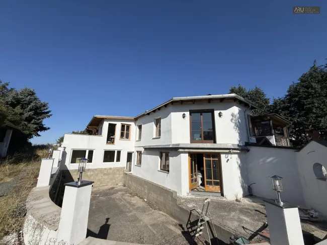 Großzügige Villa mit Einliegerwohnung zum Fertigstellen - Bild