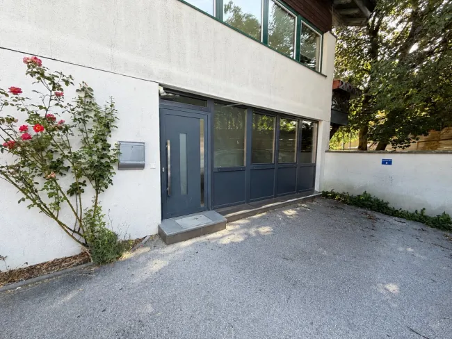 Privater Eingang und Stellplatz