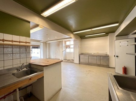 Attraktive Gastronomiefläche - große Küche in zentraler Lage