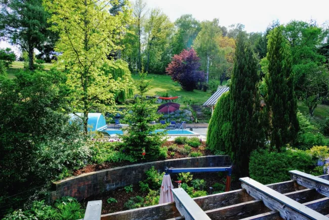 Hochwertige Architektenvilla mit Pool - Titelbild