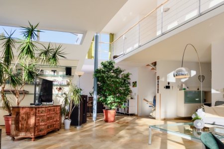 Hochwertige Architektenvilla mit Pool