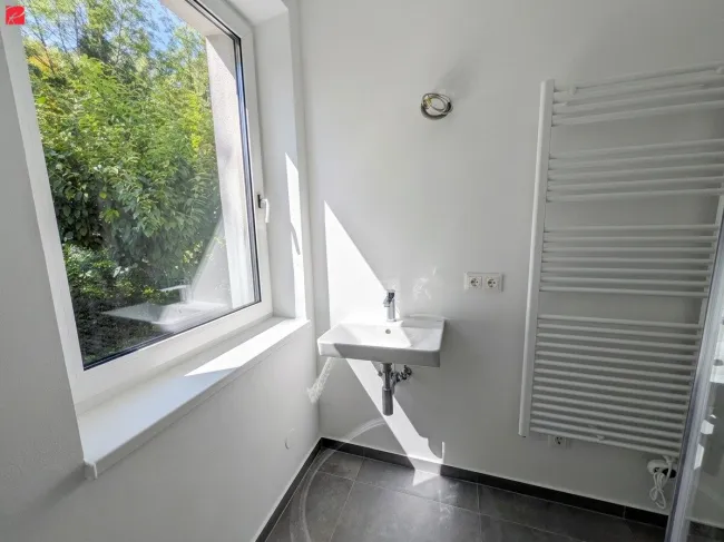 Badezimmer mit Fenster