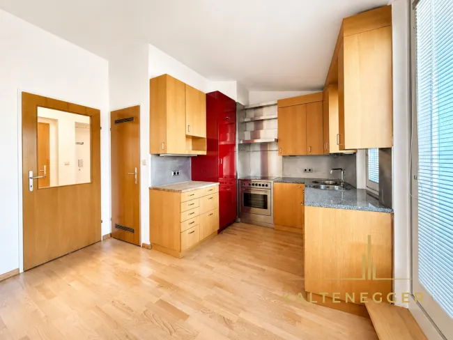 Separate Küche 13,66 m² mit Speisekammer und Platz für Esstisch