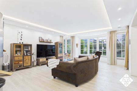 Ein Anwesen, das Maßstäbe setzt - Luxusvilla mit Pool zu kaufen!