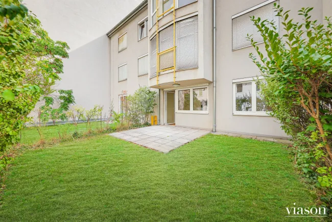 Terrasse mit Garten