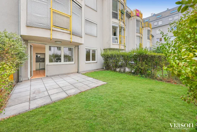 Terrasse mit Garten
