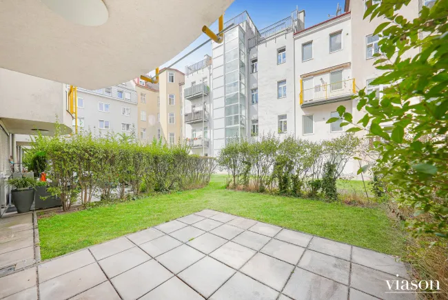 Terrasse mit Garten