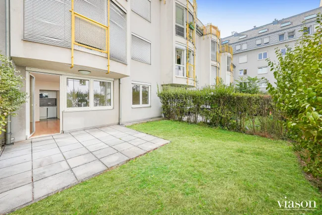 Terrasse mit Garten