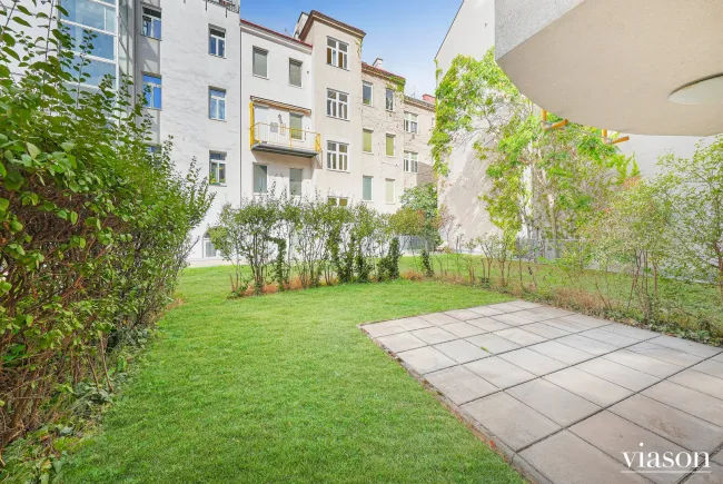 Terrasse mit Garten