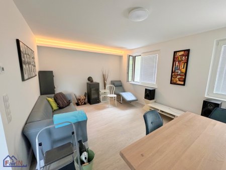 Moderne 2-Zimmer Wohnung mit Kamin und Fußbodenheizung in begehrter Lage des 13. Bezirkes