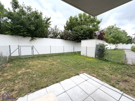 + ZWEI ZIMMER WOHNUNG MIT EIGENGARTEN UND STELLPLATZ IN RUHELAGE +