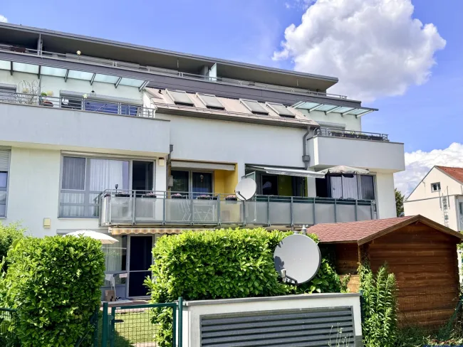 Küche und Essbereich sowie Wohnzimmer