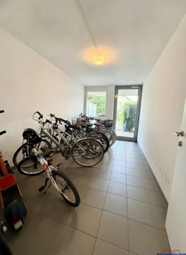 Fahrrad-/Kinderwagenraum