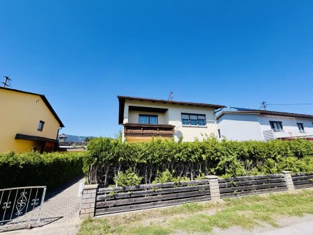 Zeltweg: großzügiges Einfamilienhaus mit 6 Zimmern auf ca 146 m2 WFL, Garage und schönem Grundstück