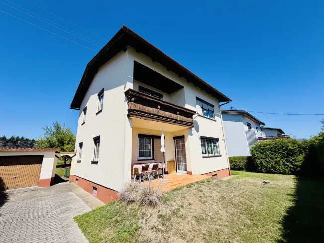 Zeltweg: großzügiges Einfamilienhaus mit 6 Zimmern auf ca 146 m2 WFL, Garage und schönem Grundstück - Titelbild