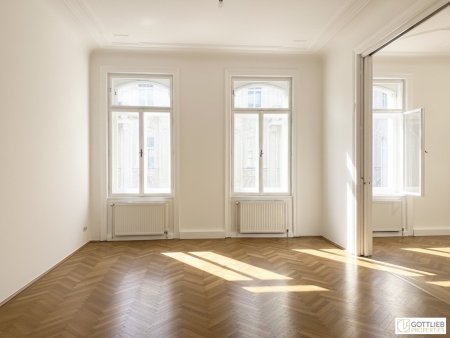Unbefristet im Diplomatenviertel! Repräsentative 5-Zimmer-Stilaltbau-Wohnung mit zwei kleinen Balkonen beim Arenbergpark