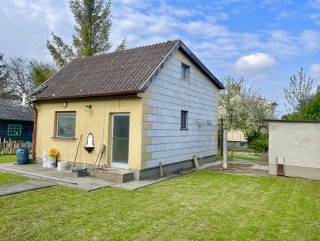 WOHNEN & ENTSPANNEN AUF EIGENGRUND – KLEINES HAUS MIT GARTEN & GARAGE + POTENZIAL