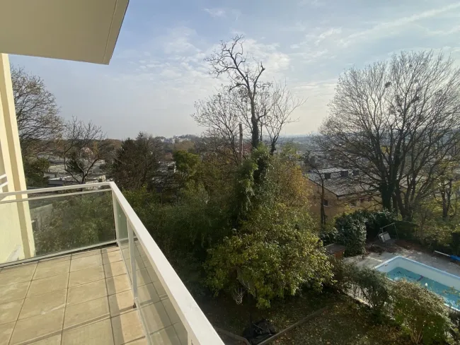 Großzügige 5 Zimmer Wohnung in Toplage mit Terrasse und Pool - Gartenmitbenützung - Bild