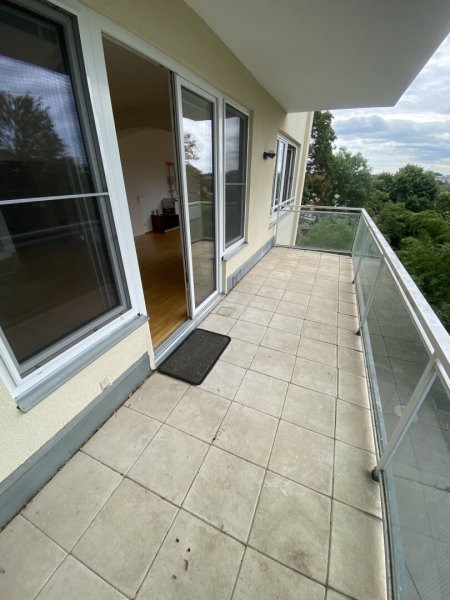 Großzügige 5 Zimmer Wohnung in Toplage mit Terrasse und Pool - Gartenmitbenützung