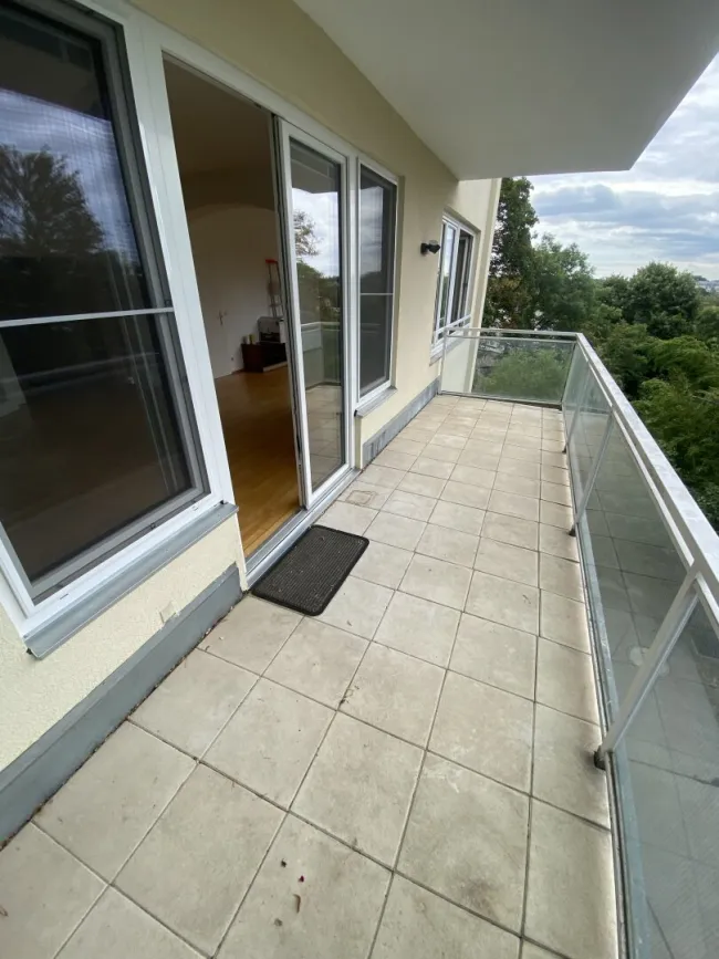 Großzügige 5 Zimmer Wohnung in Toplage mit Terrasse und Pool - Gartenmitbenützung - Bild