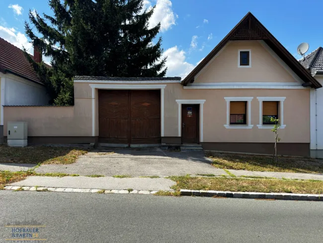 Traditionelles Bauernhaus mit großem Grundstück und vielseitig nutzbarem Stadl - Titelbild