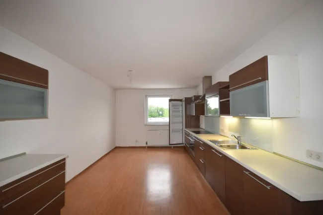 Kochbereich - Große 3,5 Zimmer Wohnung mit Loggia Miete Bergheim Salzburg