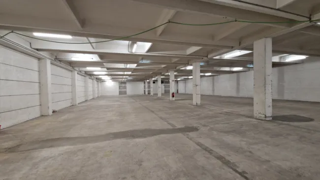 Top-Betriebsstandort mit 985 m² Hallenfläche & 3 LKW-Rampen - Titelbild