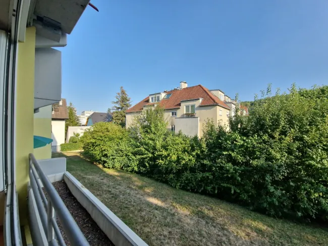 Hier wollen Sie bleiben: 2 Zimmer mit verglastem Südbalkon in Ruhelage! - Titelbild