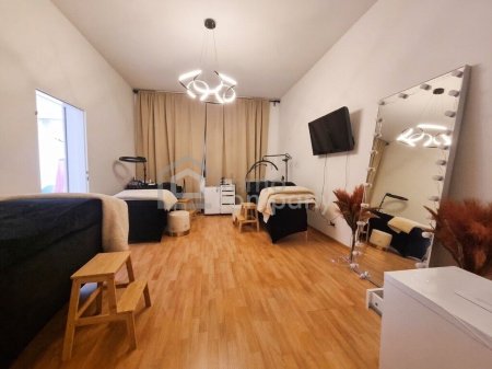 Nutzen Sie diese Gelegenheit!! CHARMANTES GEWERBELOKAL MIT GALERIE | 77 + 21 m² | 3 EINGÄNGE | U4