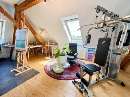 Familienfreundliche DHH in Wels: 4 Schlafzimmer, Pool, Kachelofen & Nebengebäude