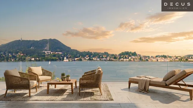 PANORAMABLICK ÜBER DEN TRAUNSEE IN BEGEHRTER SONNENHANGLAGE - Titelbild