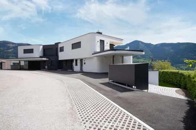 Neubau Deluxe Eigentumswohnung mit traumhaftem Weitblick auf den Zeller See | Erstbezug | Garten | nur 5 Einheiten - Bild
