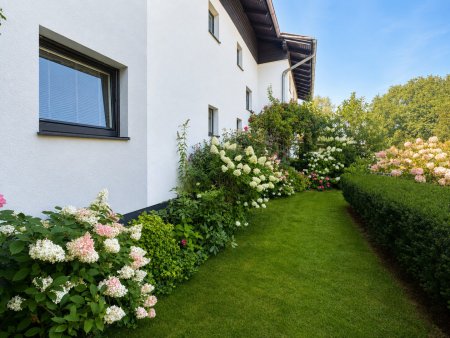 Doppelhaushälfte mit 2 getrennten Wohneinheiten, Garten, Balkon & 5 Stellplätzen in Perwang am Grabensee!