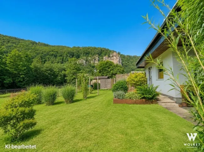 Naturidylle direkt an der Thaya – liebevoll saniertes Freizeithaus in Ruhelage in Hardegg | Nutzfläche ca. 50,84 m2 | Terrasse - Titelbild