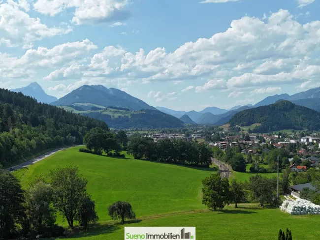 Einfamilienhaus mit großem Garten und herrlicher Aussicht - Titelbild
