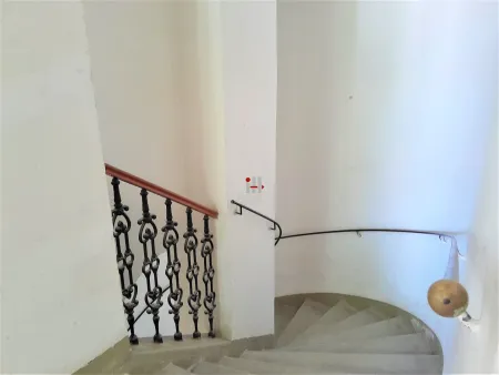 Stiegenhaus 1OG
