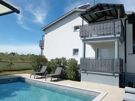 Renditeobjekt in Pula: 19 Zimmer, 2 Pools, großer Garten, 8 Terrassen, 998.000 €!