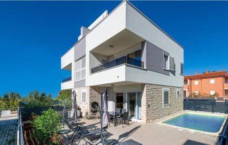 Luxuriös wohnen in Barbariga – Meerblick, Pool, Photovoltaik & Designermöbel