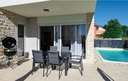 Luxuriös wohnen in Barbariga – Meerblick, Pool, Photovoltaik & Designermöbel