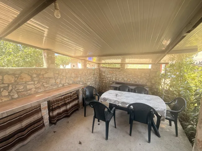Ferienhaus nur 200 Meter vom Meer – Nähe Medulin Charmantes Ferienhaus mit großem Potenzial Kaufpreis: 150.000 € - Bild