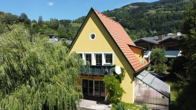 Familienwohnsitz mit sonnigem Gartenidyll
