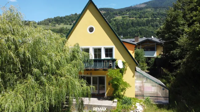 Familienwohnsitz mit sonnigem Gartenidyll