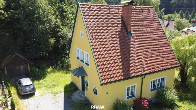 Eingebettet in ein sonniges Grundstück