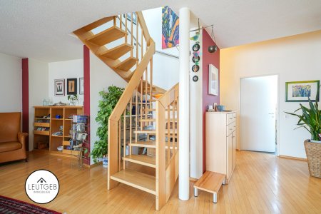 Wohnerlebnis der besonderen Art: 3,5 ZIMMER MAISONETTE-WOHNUNG MIT DACHTERRASSE UND BALKON