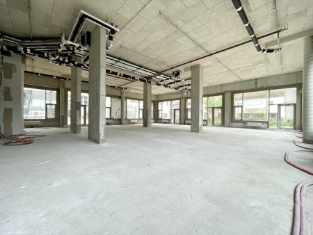 ATTRAKTIVES GESCHÄFTSLOKAL MIT GROSSER TERRASSE NAHE U2