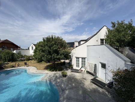 *** Nicht-08/15-Villa mit Pool, Wellnessbereich & Heimkino ***