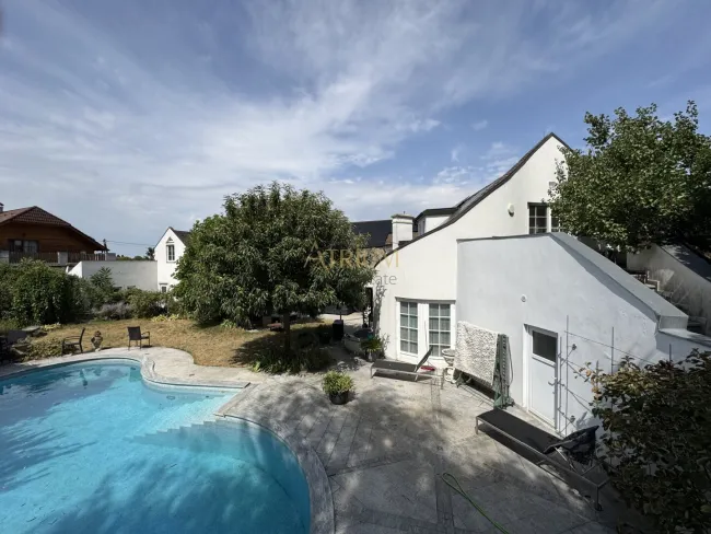 *** Nicht-08/15-Villa mit Pool, Wellnessbereich & Heimkino *** - Titelbild