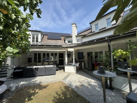 *** Nicht-08/15-Villa mit Pool, Wellnessbereich & Heimkino ***