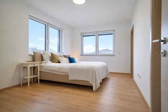 Elternzimmer mit Badezimmer