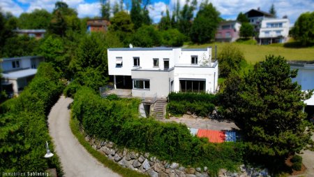 Exklusive Architektenvilla mit Pool & Wellness in privilegierter Aussichtslage von Graz-Waltendorf!